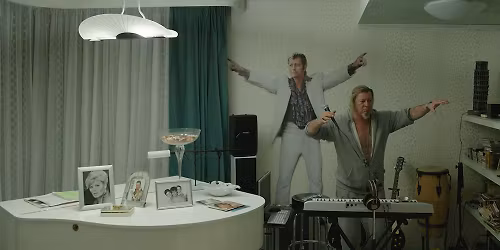 Rimini: Washed-up pop star chases after his faded fame (Drama)