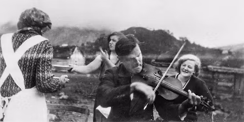 Folkemusikkpub i L\u00f8a