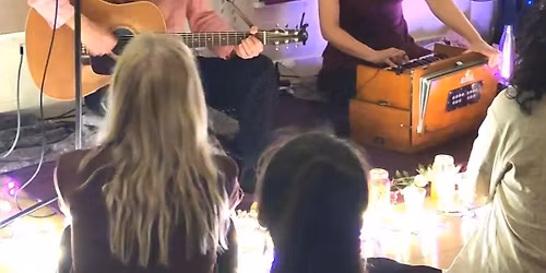 KIRTAN - Mantra Chanting to Calm The Mind & Open The Heart