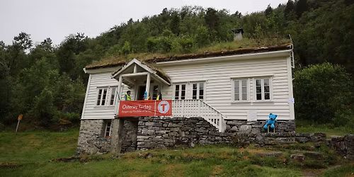 Overnattingstur til Tr\u00e6et g\u00e5rd med Til Topps Bergen