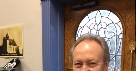 LIVE MUSIC with Danny Hollis