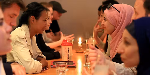 Muslim American Blind Dates | Dearborn - 26 - 49 | Restaurant-Goers
