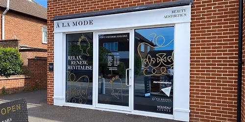 Celebrate 4 Years of \u00c0 La Mode! \ud83c\udf89