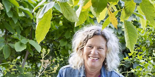 En kv\u00e4ll med Gunnel Carlson om Piet Oudolfs tr\u00e4dg\u00e5rdsklassiker Dr\u00f6mplantor