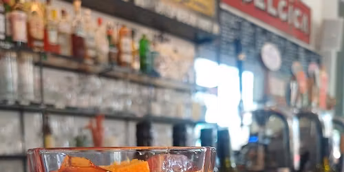 negroni drinken met Tame Impala in den Bakeliet 