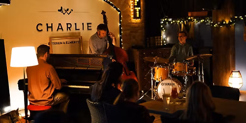 \u00dajpesti Zenede Jazz Klub || Z\u00c1DOR TRI\u00d3