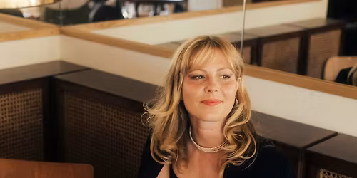 F\u00f6rfattarsamtal: Elina Pahnke, Alla ska \u00e4ta