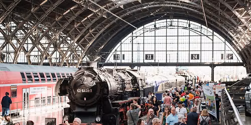 Eisenbahn zum Greifen nah mit GleisGl\u00fcck - Tag der Schiene auf dem Leipziger Hauptbahnhof