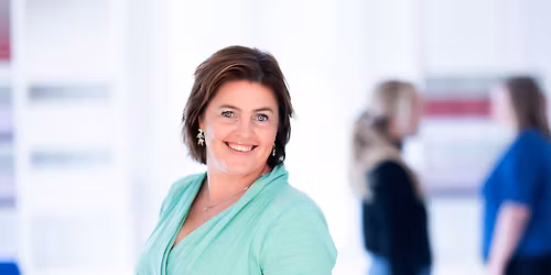 Foredrag Bergen: \u00c5 v\u00e6re forelder med hele deg \u2013 med Dora Thorhallsdottir