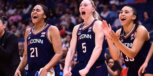 Parking Holy Cross Crusaders at Marist Red Foxes Womens Basketball