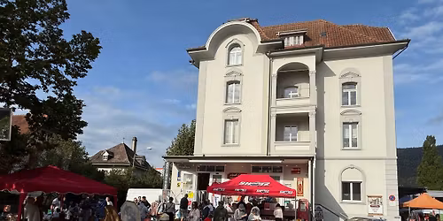 Flohmarkt vor dem Antik-Unique Nidau, Samstag, 30. Mai 2026