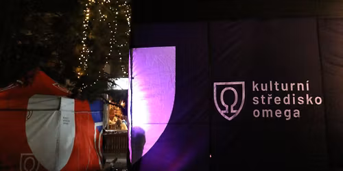 Slavnostn\u00ed rozsv\u00edcen\u00ed v\u00e1no\u010dn\u00edho strome\u010dku v \u010cern\u00fdch Pol\u00edch