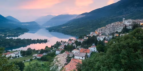 Un viaggio a bordo del treno storico, con Pacentro, Barrea e gli altopiani d'Abruzzo