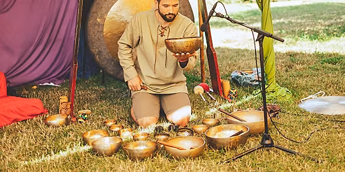 Hangf\u00fcrd\u0151 gongokkal, tibeti hangt\u00e1lakkal, szakr\u00e1lis rezg\u00e9sekkel VESZPR\u00c9MBEN