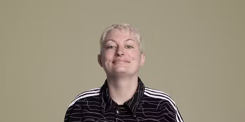 Harriet Dyer: Easily Distra...