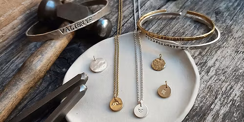 Schmuck-Workshop: Armreif oder Anh\u00e4nger mit Gravur fertigen