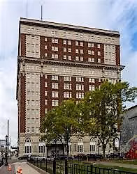 Walk & Talk - Hotel Utica
