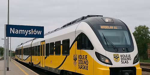 PIERWSZY POCI\u0104G KOLEI DOLNO\u015aL\u0104SKICH W NAMYS\u0141OWIE!