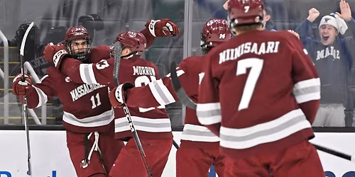 Parking Stonehill Skyhawks at Alaska Anchorage Seawolves Mens Hockey