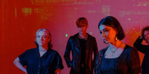 Yumi Zouma, Ducks Ltd. in Washington — Black Cat