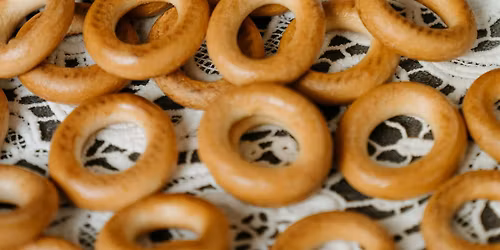 Pove\u015fti La Gura Sobei - Romanian Christmas Stories & Carols