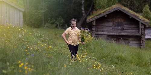 BARNAS SOMMERMUSEUM: Naturkunst og blomsterkranser