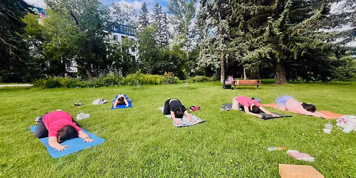 Yoga en el Parque (en ESPA\u00d1OL!)