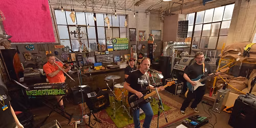 xtra crispy with the amateur horn stars at the Venice 