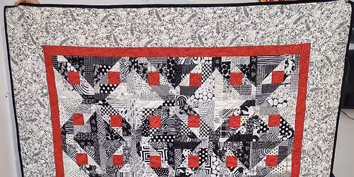 Disappearing Log Cabin Quilt Class with Marnet