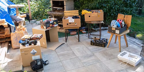 Darovac\u00ed st\u016fl a gar\u00e1\u017eov\u00fd prodej na Hradi\u0161tku