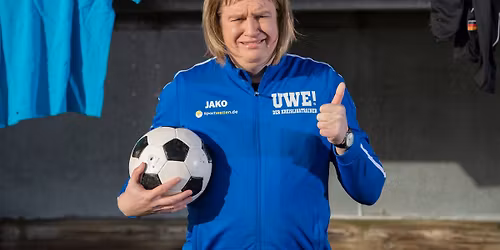 UWE! DER KREISLIGATRAINER - BALLA BALLA  |  KIEL