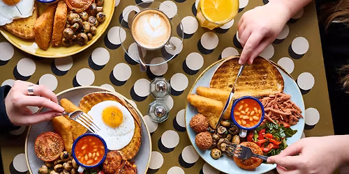 Christmas wreath making workshop 