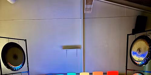 CHAKRA 'bad' med de 7 CHAKRA krystal sk\u00e5le \u2764\ufe0f\ud83e\udde1\ud83d\udc9b\ud83d\udc9a\ud83e\ude75\ud83d\udc99\ud83d\udc9c