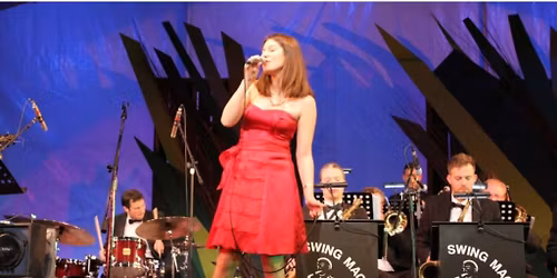 A Swinging Christmas With Swing Machine Jazz Orchestra