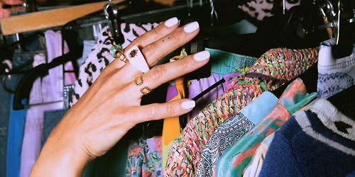 KLAMOTTENKISTE (Secondhand-Markt von Frauen f\u00fcr Frauen)