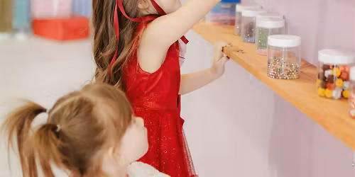 HOLLY-JOLLY JEWELRY CAMP