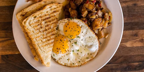 Sunday Brunch with Teddy Lewis 
