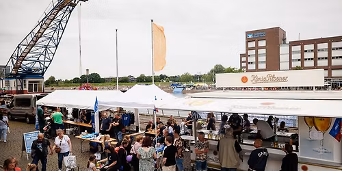 Streifen zeigen am Innenhafen