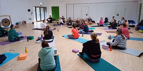 The Menopause Toolkit: Strength Training, Yoga & Nutrition