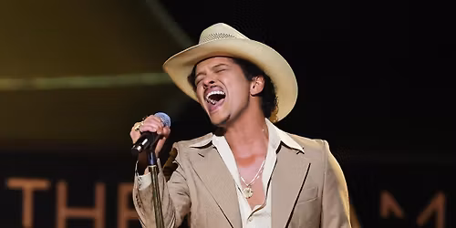 Bruno Mars with Leon Thomas and DJ Pee .Wee