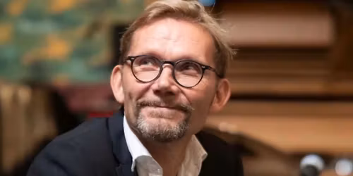 Musikm\u00e4ssa instrumentalt med Micael Zingmark piano och Robert \u00d6berg gitarr