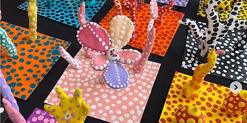 Yayoi Kusama sculpturen maken 6+