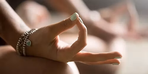 Kundalini reggelek a felemelked\u00e9s jegy\u00e9ben
