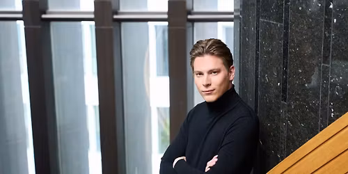 Klaus M\u00e4kel\u00e4 dirigerer Sjostakovitsjs \u00e5ttende