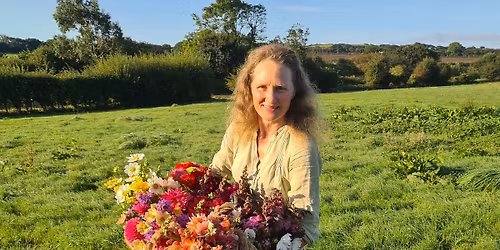 Creating a dried flower indoor wreath & learning about selecting and growing dried flowers