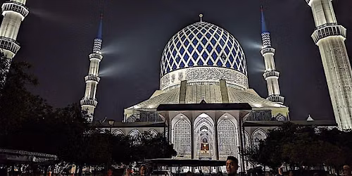 MOSQUE TOURS AT THE BIGGEST MOSQUE IN MALAYSIA (\u30d6\u30eb\u30fc\u30e2\u30b9\u30af\u306e\u30ca\u30a4\u30c8\u30c4\u30a2\u30fc\u30de\u30ec\u30fc\u30b7\u30a2)