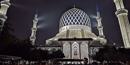 MOSQUE TOURS AT THE BIGGEST MOSQUE IN MALAYSIA (\u30d6\u30eb\u30fc\u30e2\u30b9\u30af\u306e\u30ca\u30a4\u30c8\u30c4\u30a2\u30fc\u30de\u30ec\u30fc\u30b7\u30a2)