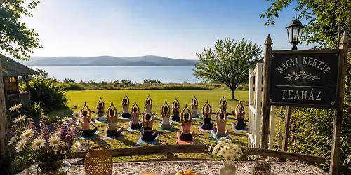 Yoga & Brunch avagy J\u00f3ga \u00e9s Reggeli a Ny\u00e1ri Napfordul\u00f3 idej\u00e9n