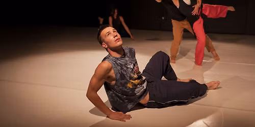 Willany Le\u00f3 - bright future \/ MU Sz\u00ednh\u00e1z nagysz\u00ednpad