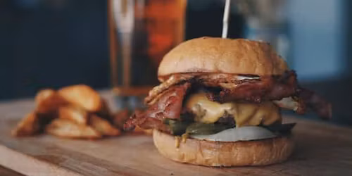 Quimera Brewpub: menu com bebida num t\u00fanel do s\u00e9culo XVIII